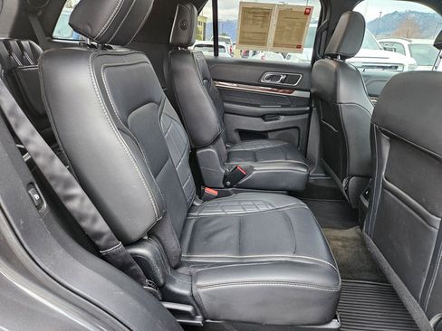 Used 2018 Ford Explorer Platinum image 34