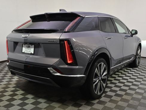 New 2026 Cadillac Optiq Luxury 2 image 6