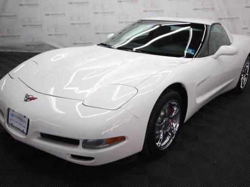 Used 2002 Chevrolet Corvette Coupe image 1