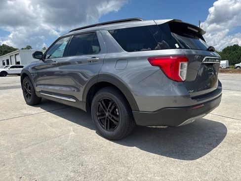 Used 2022 Ford Explorer XLT w/ Equipment Group 202A RWD image 3
