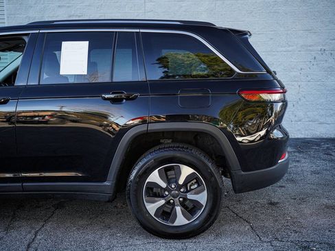 Used 2023 Jeep Grand Cherokee 4WD 4xe image 10