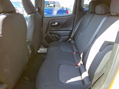 Used 2023 Jeep Renegade Latitude AWD/4WD image 13