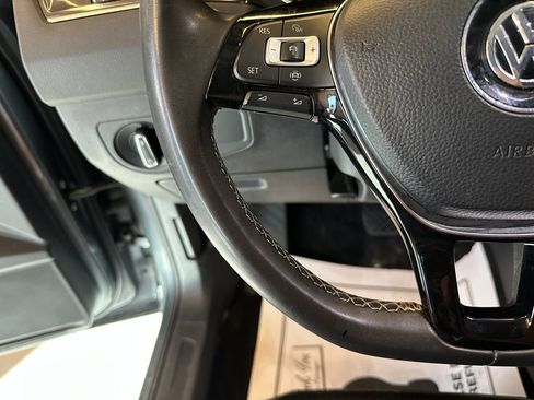 Used 2021 Volkswagen Tiguan SE w/ Panoramic Sunroof Package AWD/4WD image 11