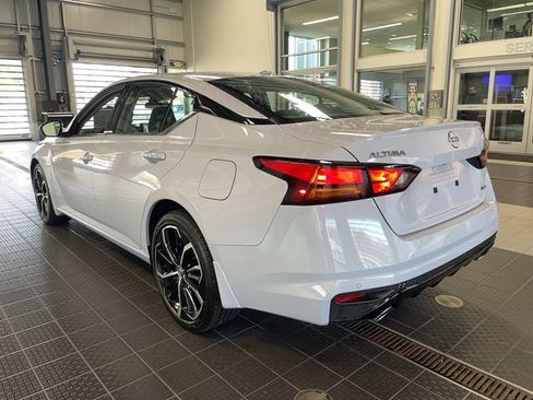Used 2024 Nissan Altima 2.5 SR w/ SR Premium Package image 17