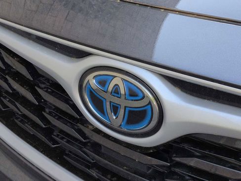 Used 2023 Toyota Highlander XLE image 12