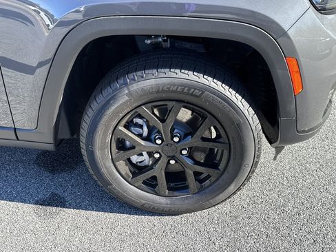 New 2025 Jeep Grand Cherokee L Altitude image 11