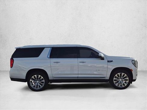 Used 2022 GMC Yukon XL Denali AWD/4WD image 4
