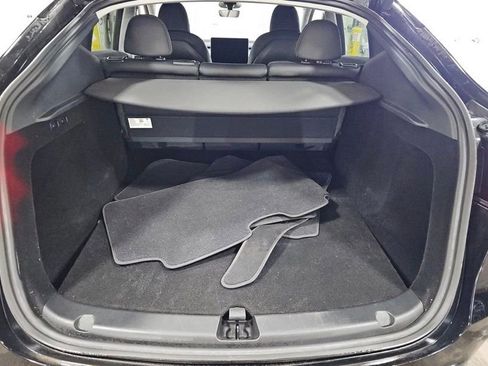 Used 2024 Tesla Model Y Long Range AWD/4WD image 18