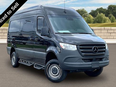 Used 2024 Mercedes-Benz Sprinter 2500 image 2