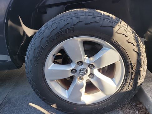Used 2020 RAM 1500 Classic SLT AWD/4WD image 7