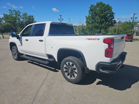 Used 2022 Chevrolet Silverado 2500 Custom w/ Custom Value Package AWD/4WD image 8