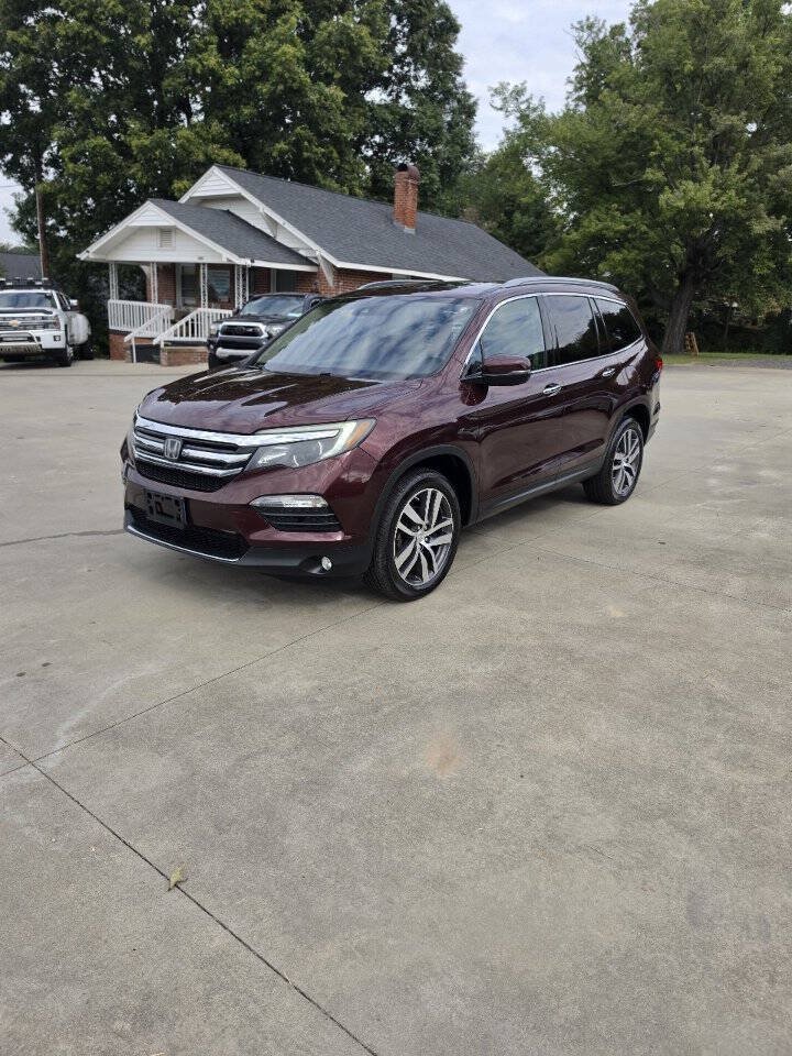 Used 2017 Honda Pilot Touring image 1