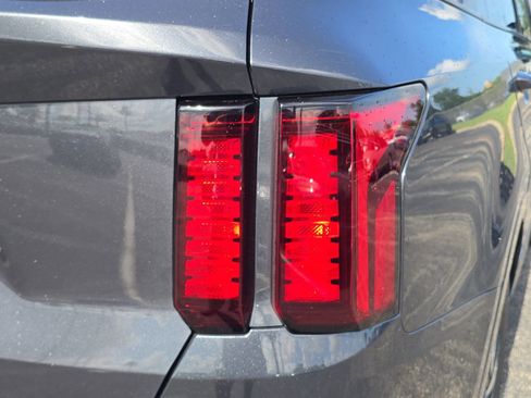 Used 2023 Kia Sorento EX w/ Panoramic Sunroof Package FWD image 8