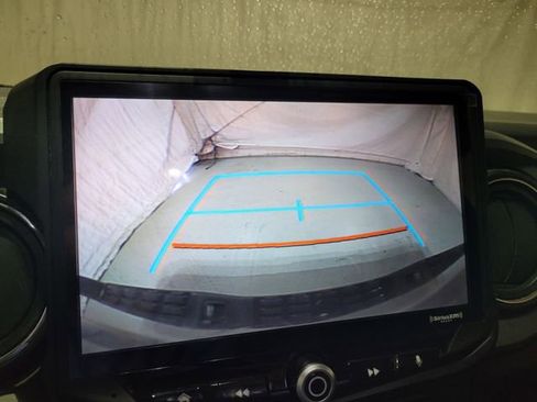 Used 2016 Toyota Tacoma TRD Sport w/ Towing Package image 6