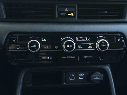 Used 2024 Honda Pilot TrailSport image 33