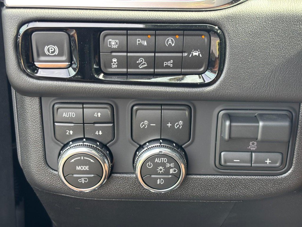 New 2026 GMC Yukon Denali w/ Denali Reserve Package AWD/4WD image 13