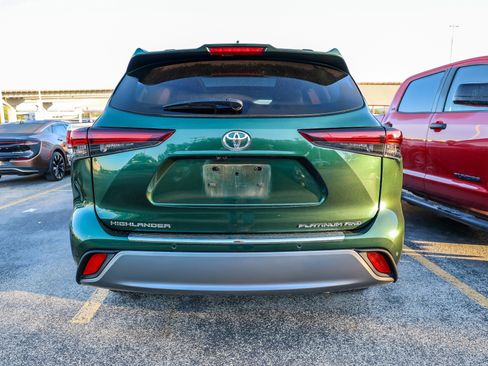 Used 2025 Toyota Highlander Platinum AWD/4WD image 9