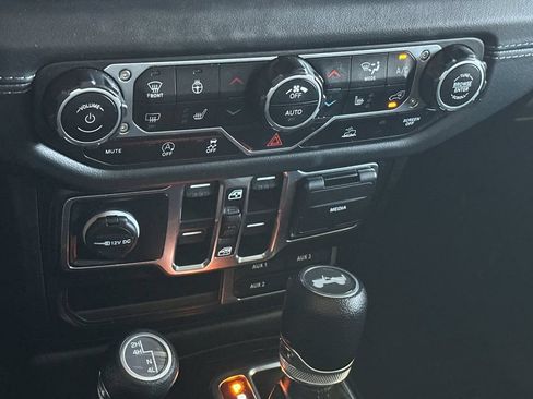 Used 2024 Jeep Wrangler Unlimited Sahara AWD/4WD image 23