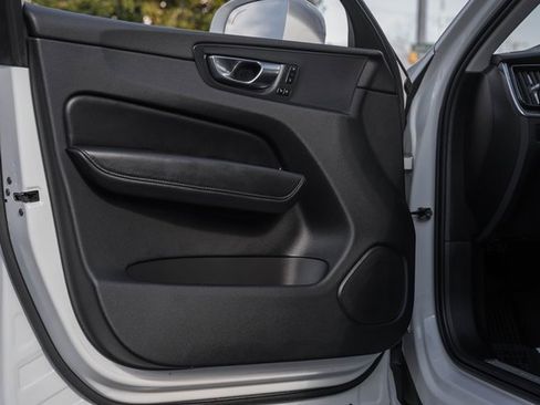 Used 2023 Volvo XC60 B5 Plus w/ Climate Package image 33