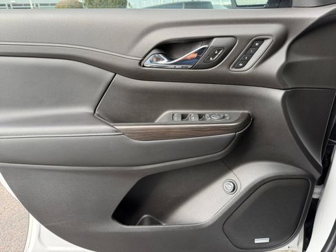 Used 2020 GMC Acadia SLT w/ Premium Package image 13