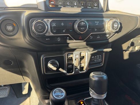 Used 2022 Jeep Gladiator Overland image 36