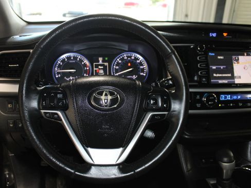 Used 2015 Toyota Highlander Limited Platinum FWD image 10