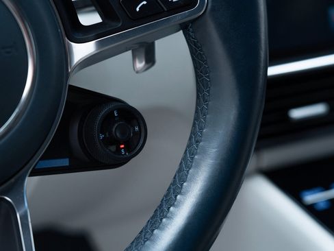 Used 2022 Porsche Cayenne E-Hybrid image 28