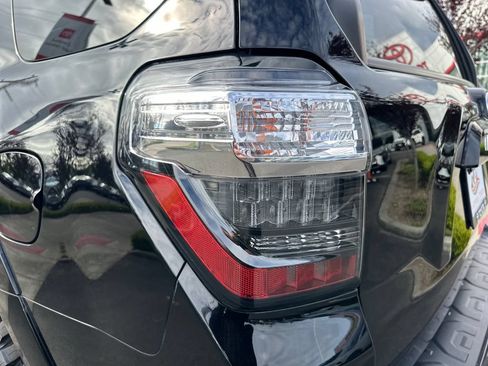 Used 2019 Toyota 4Runner SR5 AWD/4WD image 10