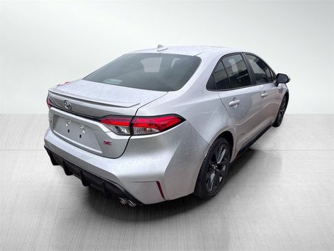 Used 2024 Toyota Corolla SE image 3