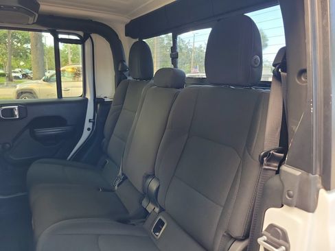 Used 2021 Jeep Gladiator Sport AWD/4WD image 8