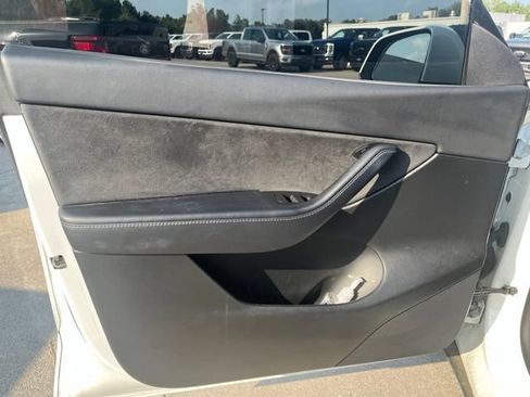 Used 2022 Tesla Model Y Long Range AWD/4WD image 13