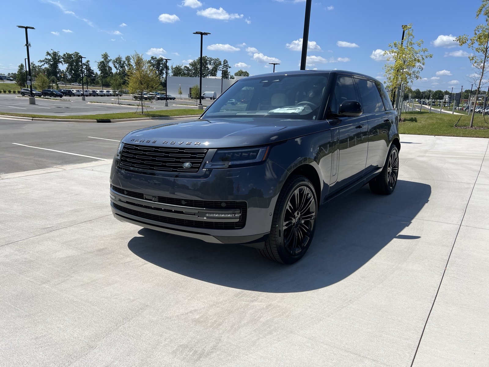 New 2026 Land Rover Range Rover Long Wheelbase SE AWD/4WD image 1