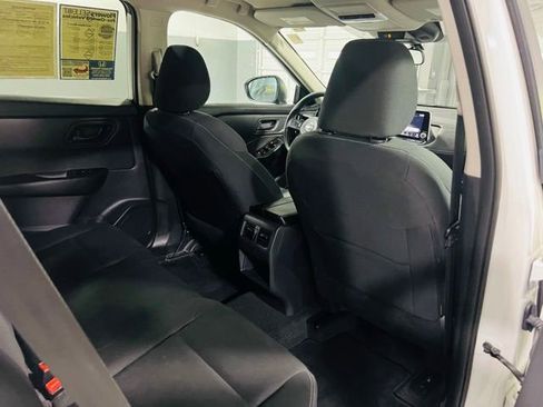 Used 2024 Nissan Rogue S FWD image 27