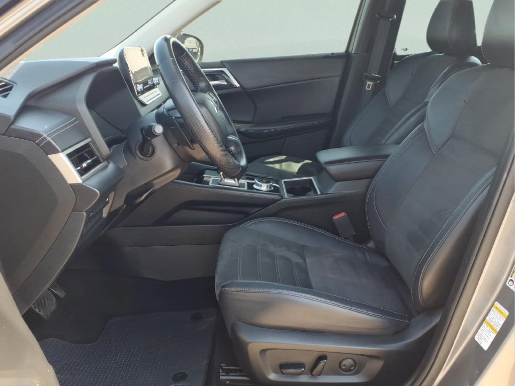 Used 2023 Mitsubishi Outlander SE FWD image 12