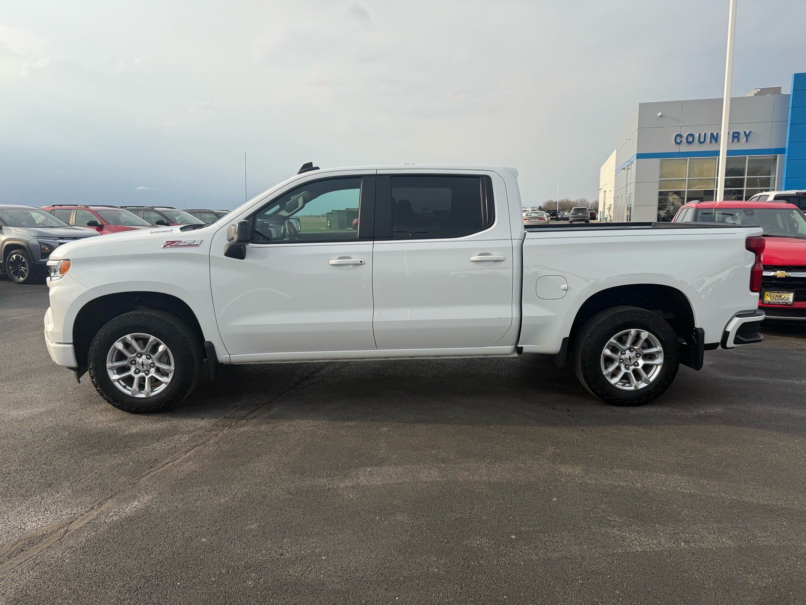 Used 2025 Chevrolet Silverado 1500 RST w/ Z71 Off-Road Package AWD/4WD image 2