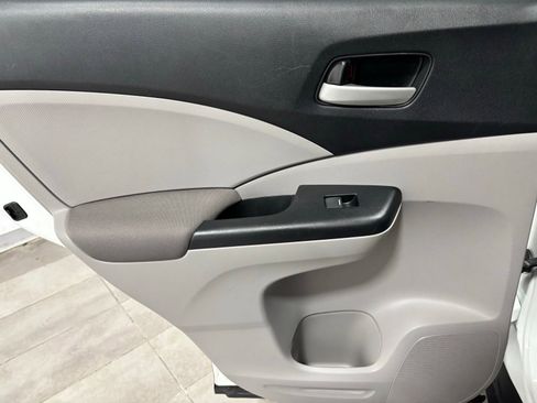 Used 2014 Honda CR-V LX image 17