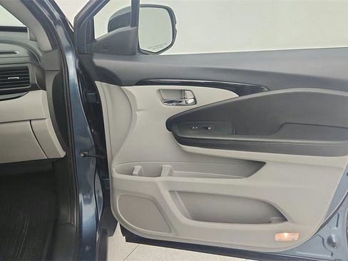 Used 2020 Honda Pilot Touring image 35