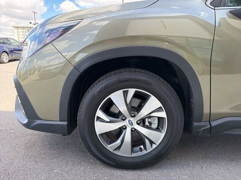 Used 2024 Subaru Ascent Premium w/ Convenience Package image 4