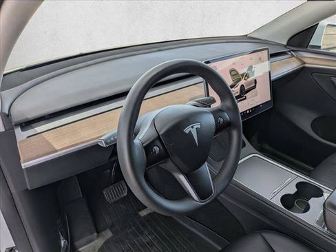 Used 2024 Tesla Model Y Long Range AWD/4WD image 14