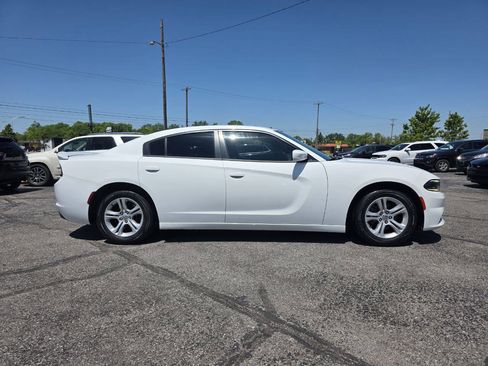 Used 2018 Dodge Charger SXT RWD image 11