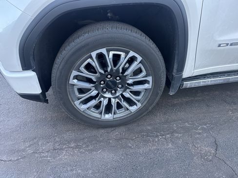 Used 2025 GMC Sierra 1500 Denali Ultimate image 11