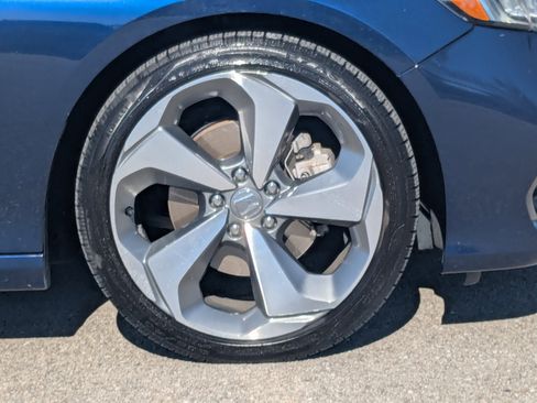 Used 2019 Honda Accord Touring image 11