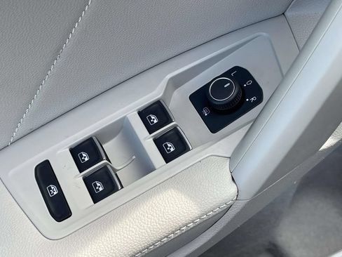 Certified 2022 Volkswagen Tiguan SE FWD image 22
