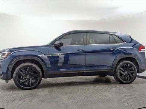 Used 2021 Volkswagen Atlas Cross Sport SE w/ Panoramic Sunroof Package FWD image 3