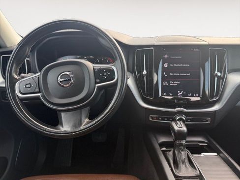 Used 2018 Volvo XC60 T6 Momentum w/ Convenience Package AWD/4WD image 6