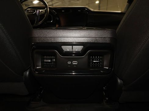 Used 2024 GMC Sierra 1500 AT4 w/ Technology Package AWD/4WD image 32