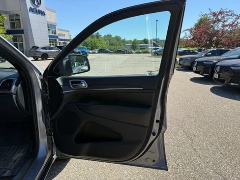 Used 2019 Jeep Grand Cherokee Limited AWD/4WD image 16