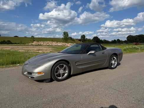 Used 2001 Chevrolet Corvette Convertible w/ Preferred Equipment Group2 image 2
