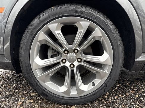 Used 2018 Audi Q3 2.0T Premium Plus w/ Premium Plus Package image 28