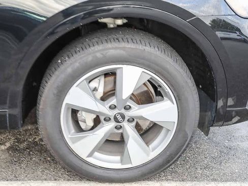 Used 2023 Audi Q5 2.0T Premium w/ Convenience Package image 13